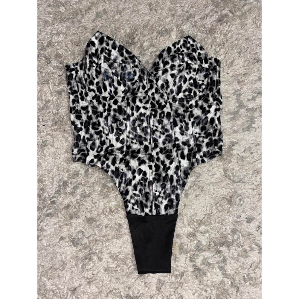 PrettyLittleThing Bodysuit US 6 grey‎ Leopard Print Snap faux leather NWOT